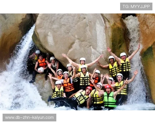 泛舟漂流竞速，水上的惊险刺激，泛舟视频
